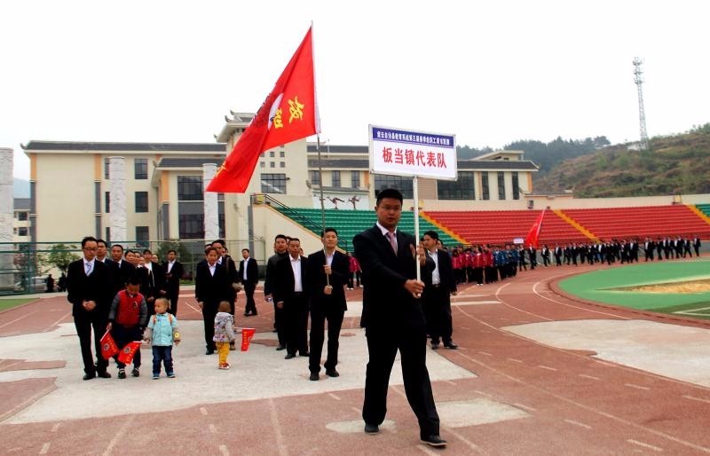 县教育和科技局局长杨习勇同志宣布紫云县教育系统第三届春季教职工