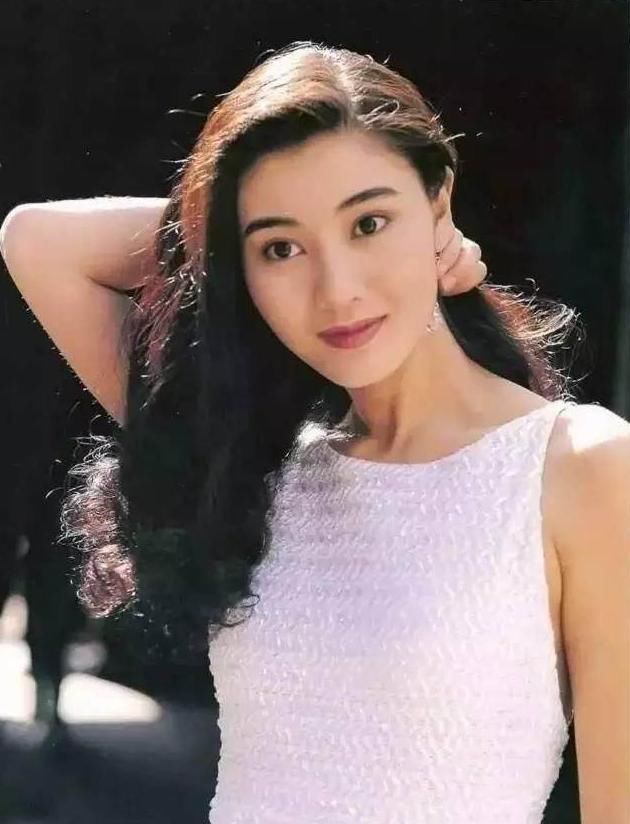 46岁黎姿和47岁李嘉欣近照!相差一岁完败,对比有点尴尬啊