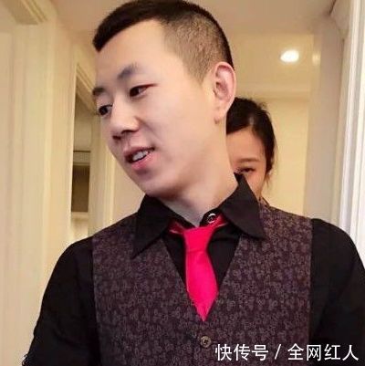 王小源参加保定府磊哥婚礼显得特别不文明
