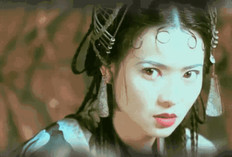 其实出演《大话西游》时,她已经31岁了,不在颜值巅峰,但别有一番韵味