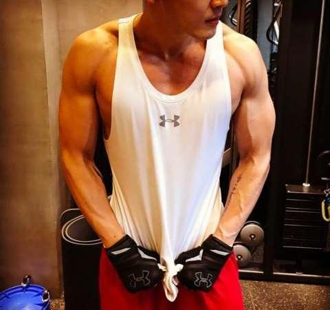 曾与唐嫣戚薇合作多部戏,男二专属,颜值担当,因无好戏