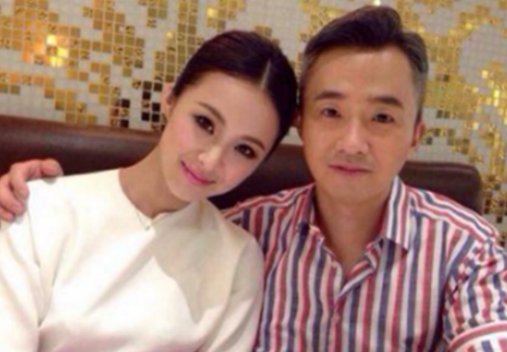 相差十八岁,看完程雷的老婆,再看华少的老婆,网友:难怪要藏着