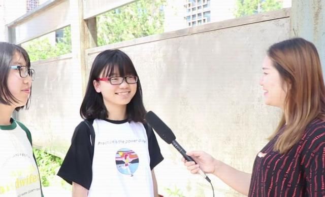 街访:现在男生不喜欢a男生追女生了?女生晕倒低血糖妹子图片