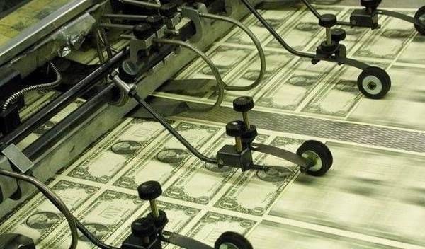 为什么美国宁可欠中国8万亿元 也不用印钞机印钱?