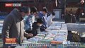 北京报国寺古旧书市周末开启 旧书堆里觅新知