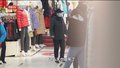 羽绒服热销 科技助力时尚又保暖
