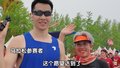 2025北京半程马拉松比赛结束母子二人一起参加共同完赛