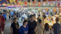 从白天到晚上摆摊儿，年轻人的双面人生在这里无缝切换！