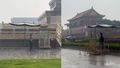 网友在天安门拍下雨中的守卫者，大雨倾盆他们却眼神坚定纹丝不动