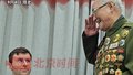 戴海山敬礼感谢马库斯一行无偿捐赠照片，马库斯用中式“抱拳礼”回敬