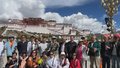 我们的节日-中秋节丨“心连心 京藏号”旅游专列游客拉萨庆中秋