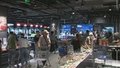 不同年龄层次消费者“扎堆”实体超市 消费新势力崛起