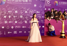 著名演员霍思燕亮相第八届北京国际电影节闭幕式红毯