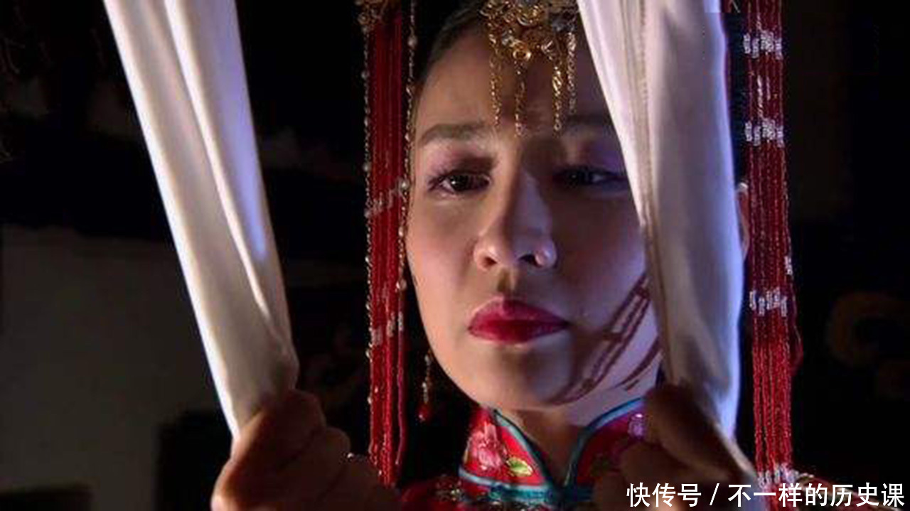 公主新婚三天自杀身亡,侍女解开衣裙真相大白