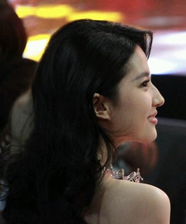 女演员中鼻子最好看的几位,刘亦菲张天爱和赵薇毋庸置疑