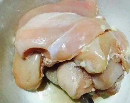 自制猫饭经济篇:三文鱼加鸡胸肉才2块5毛,能吃