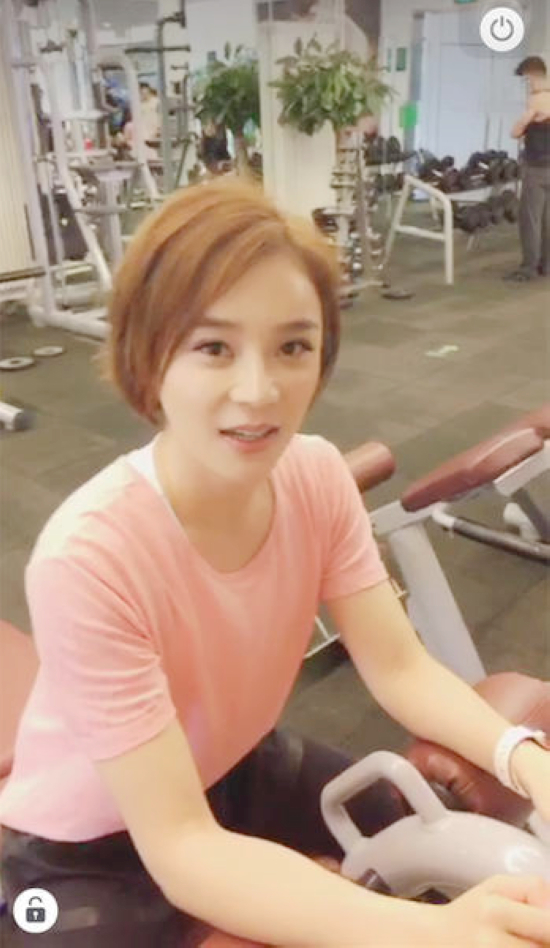 袁姗姗直播分享健身秘籍 引网友点3000万赞 袁姗姗直播分享健身秘籍 引网友点3000万赞