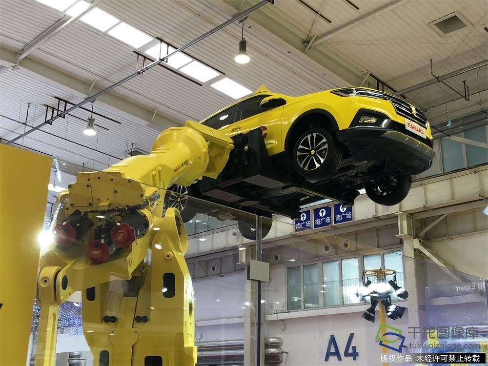 “机”动时刻|各类炫酷机器人扎堆儿亮相 WRC2018现场图片来了! “机”动时刻|各类炫酷机器人扎堆儿亮相 WRC2018现场图片来了!