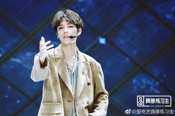 蔡徐坤筷子腿范丞丞胖20斤还有朱正廷12岁腹