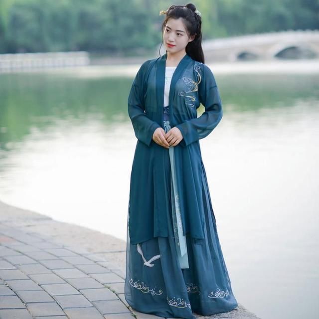 最美古诗句 脉脉眼中波,盈盈花盛处