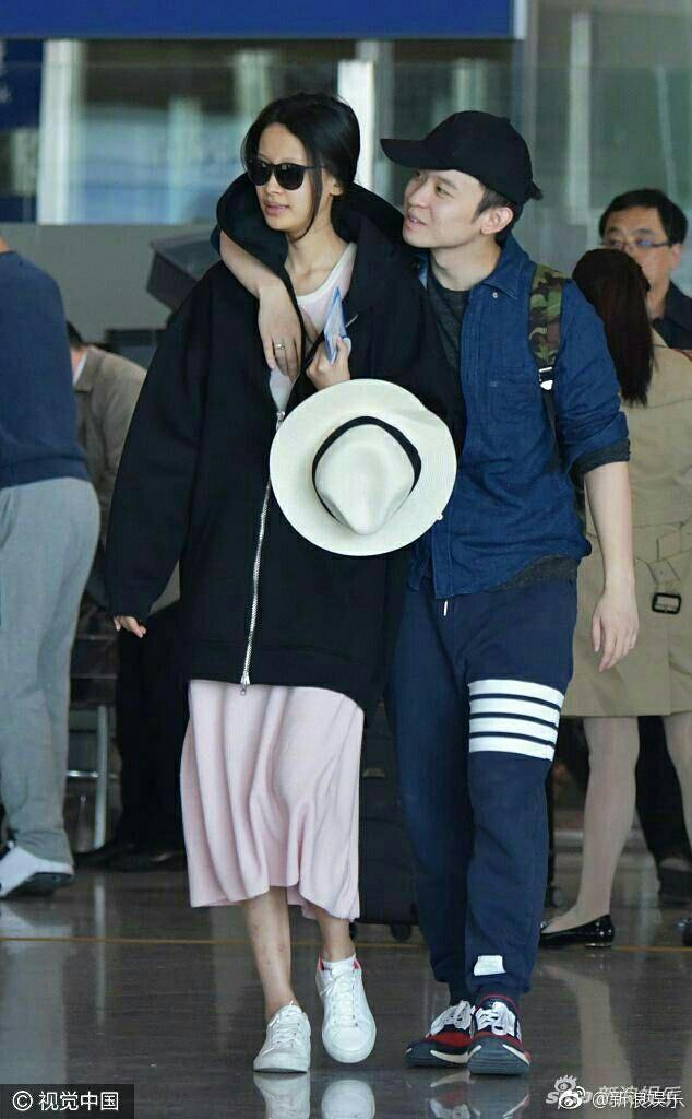 孙怡董子健甜蜜现身,怀孕的裙子一脸沧桑,手成重点