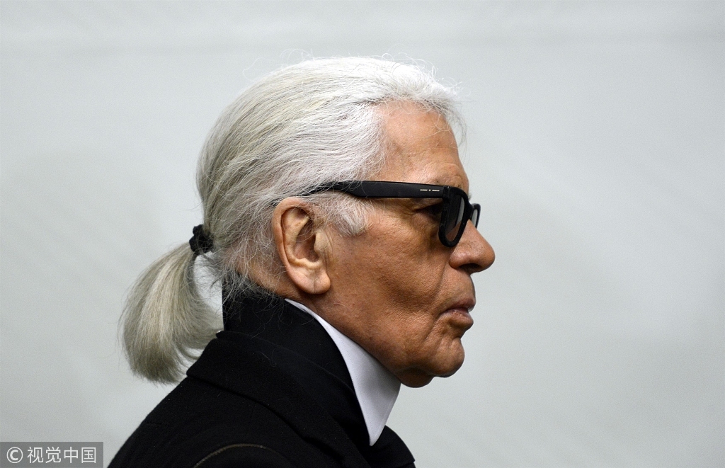 向老佛爷致敬,除了买一件香奈儿,还要住进他