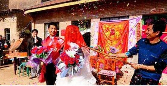 和男友同居3年,准备结婚时婆家讨价还价给888