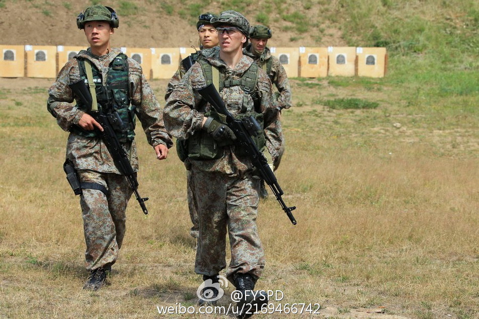 此次联合训练主要围绕反恐怖行动具体技战术问题展开。