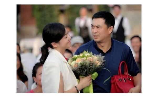 张嘉译带火关晓彤后,又一闺女被带火了,演技丝