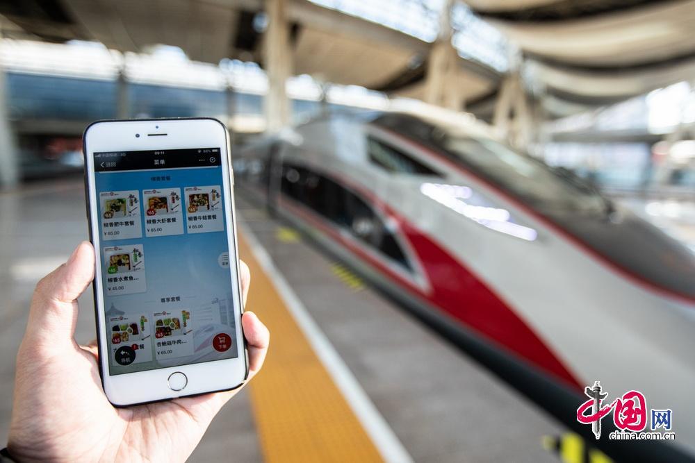 列车扫码点餐服务正式启动 20分钟内送餐到