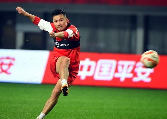 中超怀疑出现赌球?补时阶段射自家球门,网友: