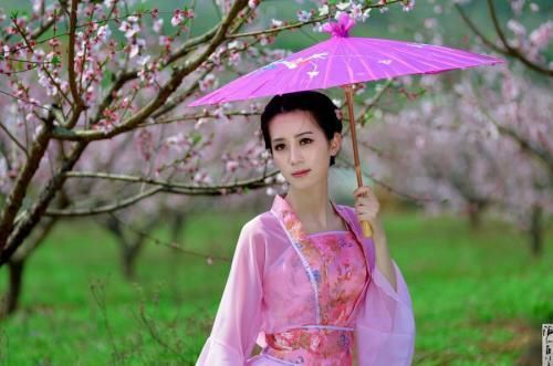 详解生辰八字有没有墙外桃花,八字看哪些桃花