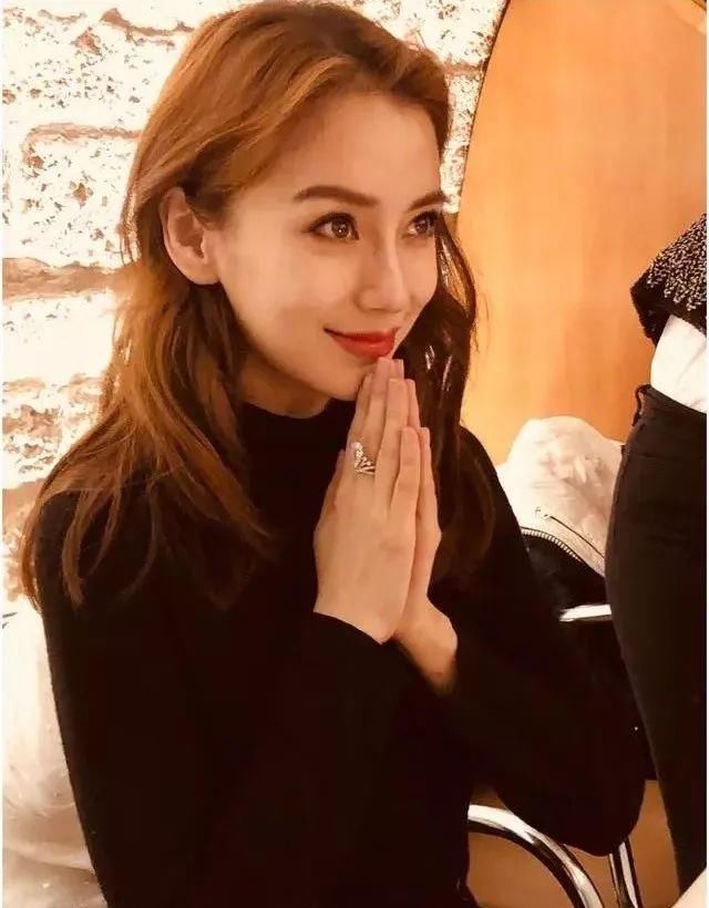 女星生日蛋糕什么样?赵丽颖的浪漫唯美,刘诗诗