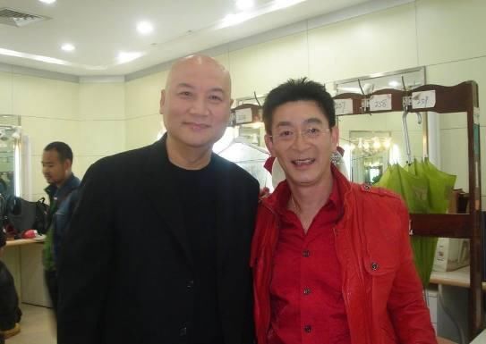 迟重瑞65岁生日,六小龄童晒珍贵合照,唐僧果然