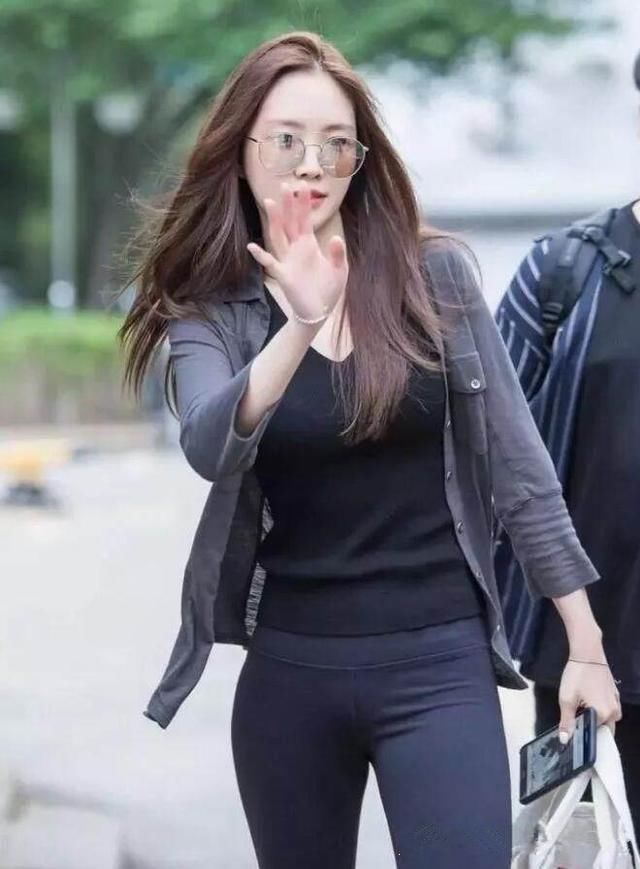 打底裤:你的美丽比紧身牛仔裤更多一点,看女明