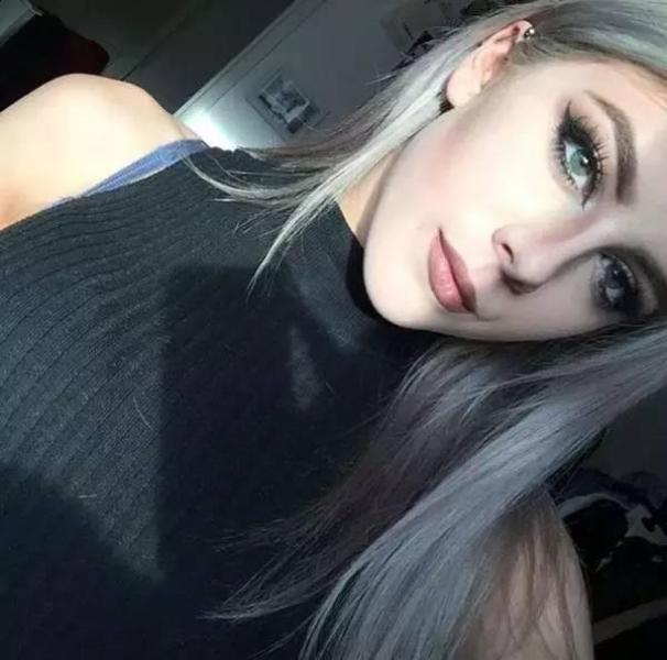 少女醉酒后大吐 醉酒照被妈妈做成生日蛋糕