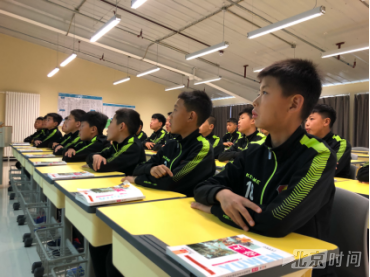 他和30个少年的足球梦 希望中国足球成为亚洲