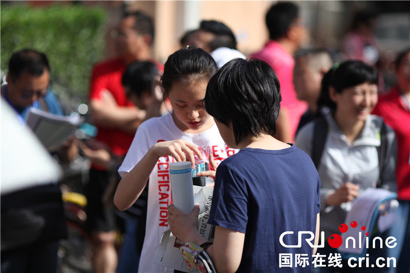 中国975万学生今天参加高考