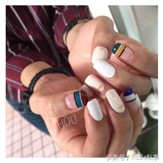 短指甲还能做哪些温柔大方又简约的新年美甲款