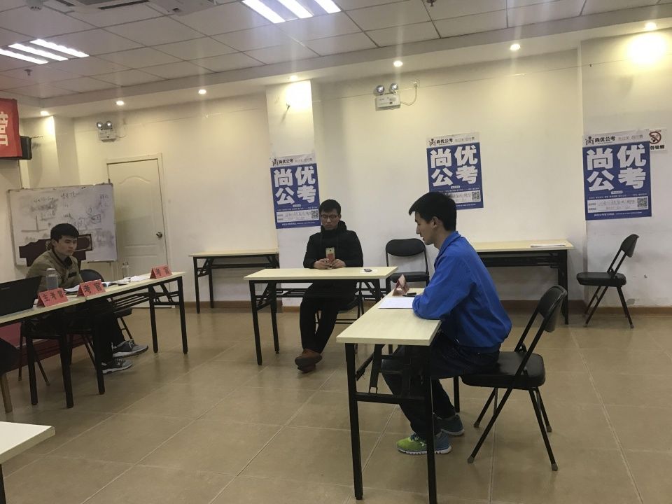 2018江苏公务员面试真题与解析:残疾人闯红灯