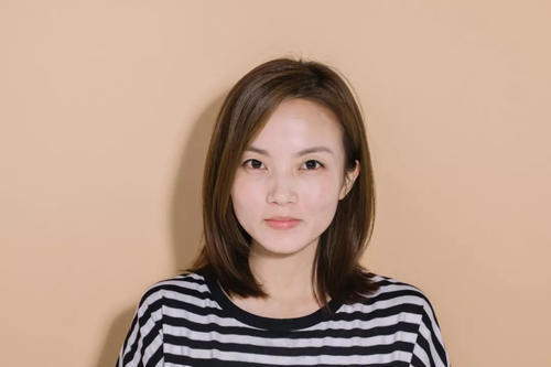 我给2个女孩做了脸型改造,她们把修图软件都删