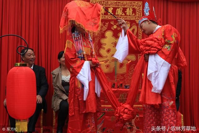 农村结婚彩礼钱太多,男方债台高筑,父母是为女