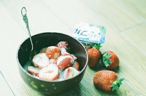 身边的人都结婚了的说说 为何只有我偏偏单身