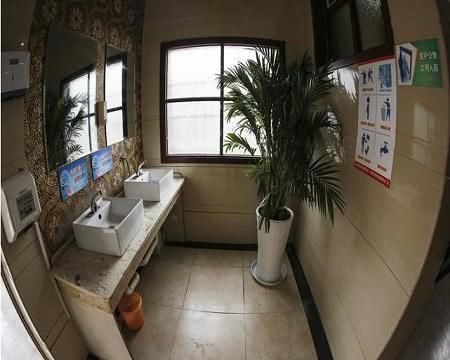 公厕管理员要求本科学历,事业单位编制,你会去