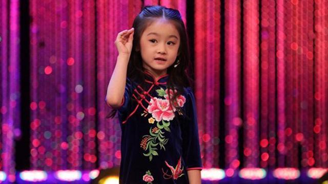 5岁女娃纪云舒最爱旗袍 梦想成为服装设计师