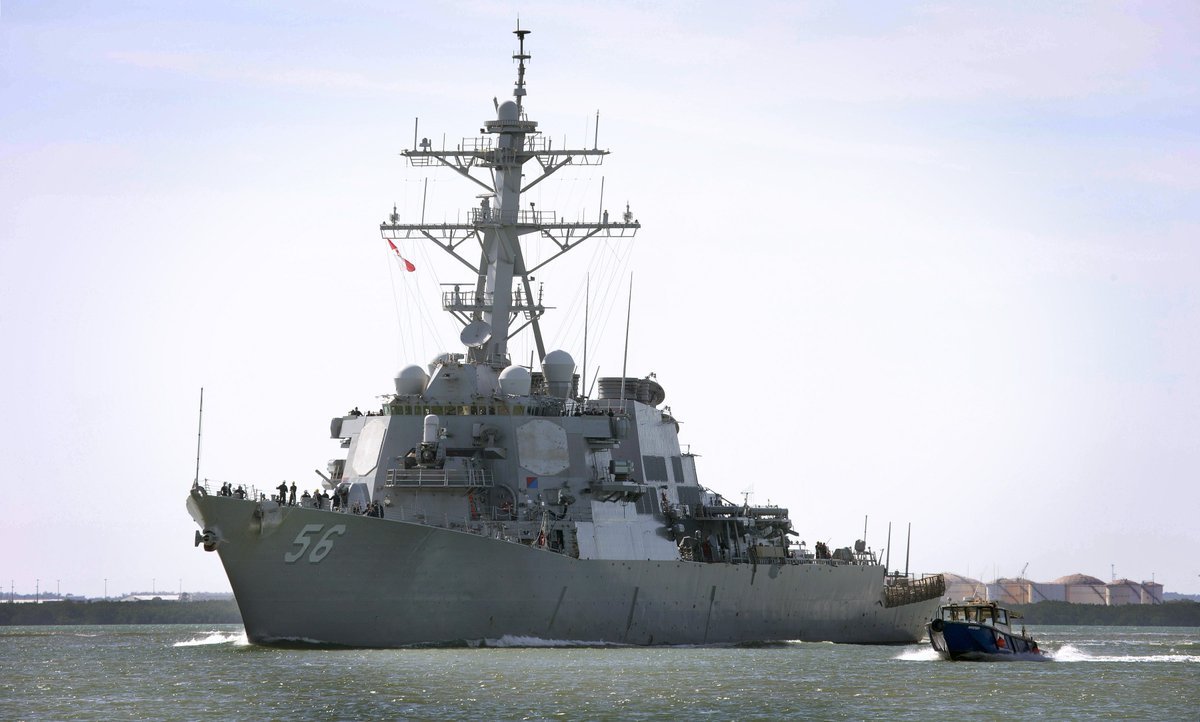 美舰擅闯中国南海遭驱离后 竟悠闲钓鱼