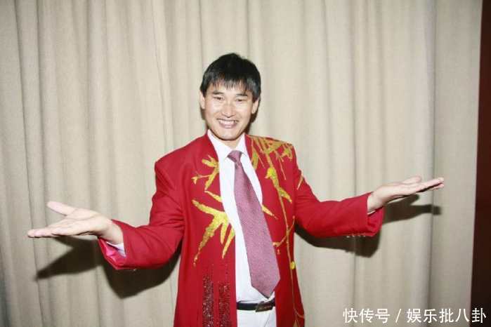 大衣哥朱之文完美蜕变, 在家练功夫背景亮了!