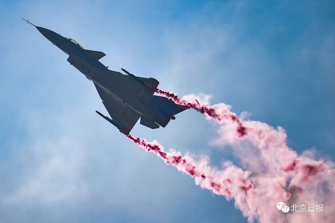 驾驶歼10B完成眼镜蛇超机动的飞行员曝光!这