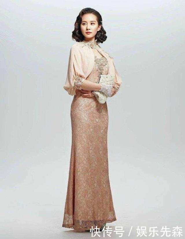 本以为刘亦菲, 刘诗诗穿旗袍已是女星中最美, 直