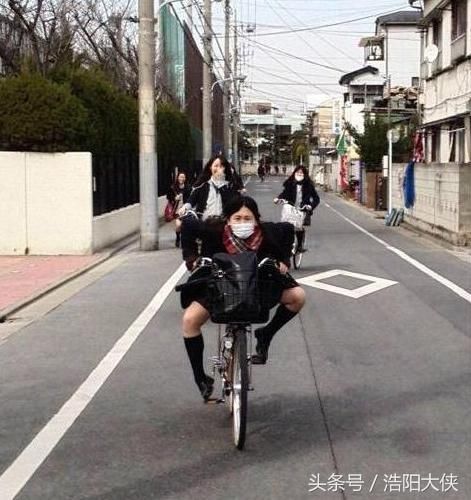 美女，你昨晚跟你男票到底经历了什么鬼，你的腿怎么会成这个样子